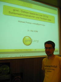 mika at his grml talk, picture by sven guckes